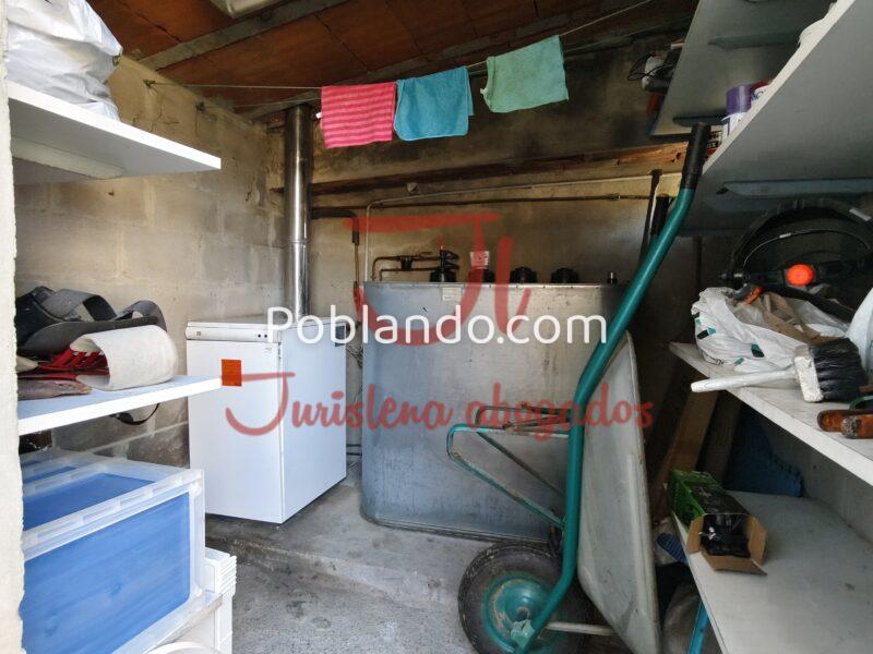 Casa con terraza y jardín