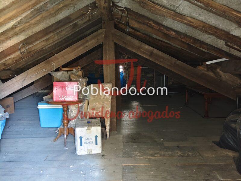 Casa con terraza y jardín