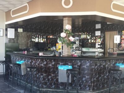 ¡OPORTUNIDAD ÚNICA! Venta de Restaurante en Pleno Funcionamiento por Jubilación – Único en el Polígono La Cañada de Moraleja - Cáceres