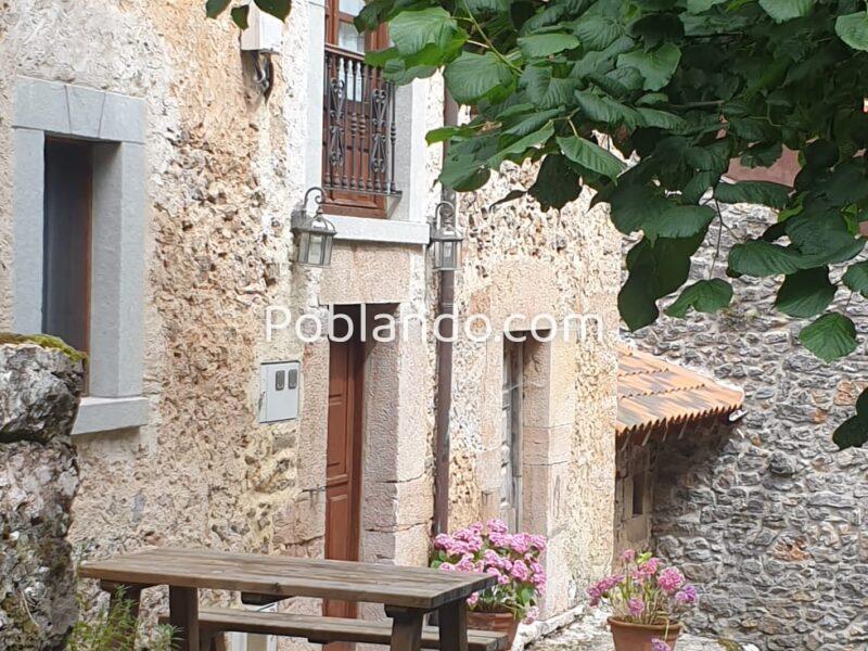 Casa adosada con cuadra
