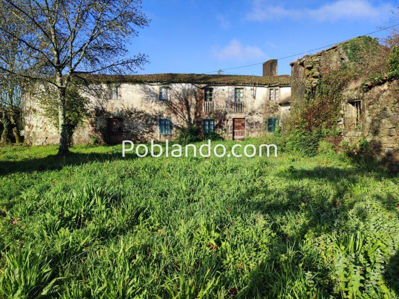 Casa de piedra para restaura con finca segregable