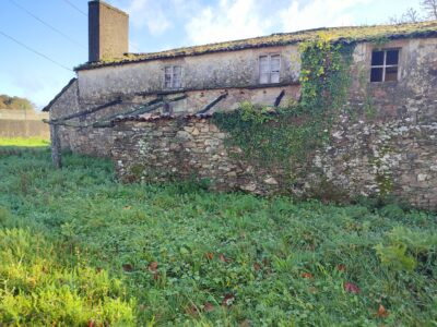 Casa de piedra para restaura con finca segregable