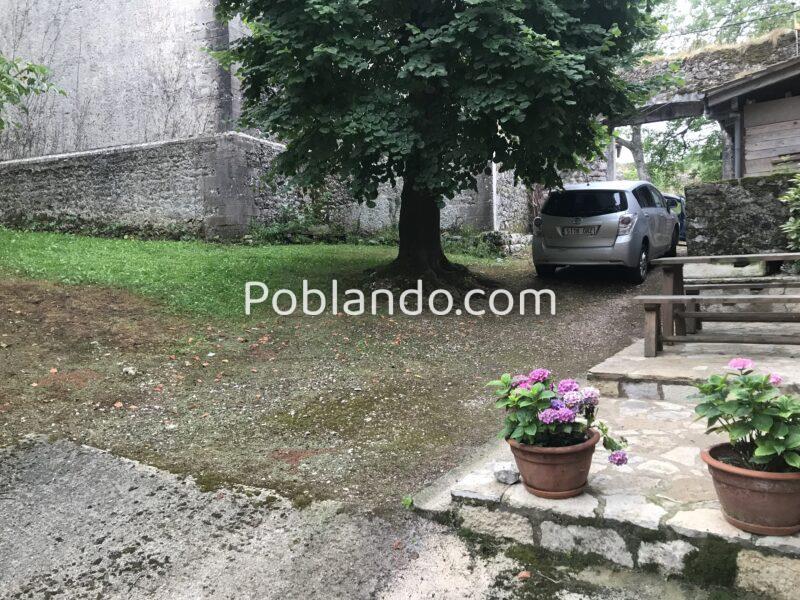 Casa adosada con cuadra