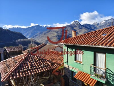Casa con garaje y jardín en Asturias