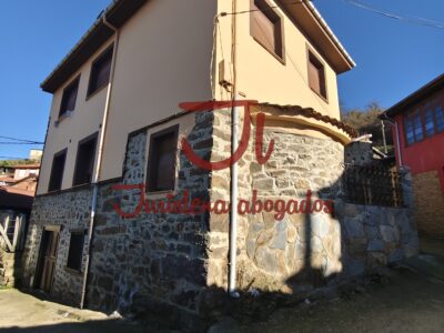 Casa con garaje y jardín en Asturias