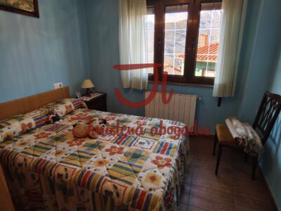 Casa con garaje y jardín en Asturias