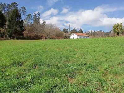 Terreno urbano en Brión (A Coruña) 1.092 m² con servicios – A 10 min de Santiago