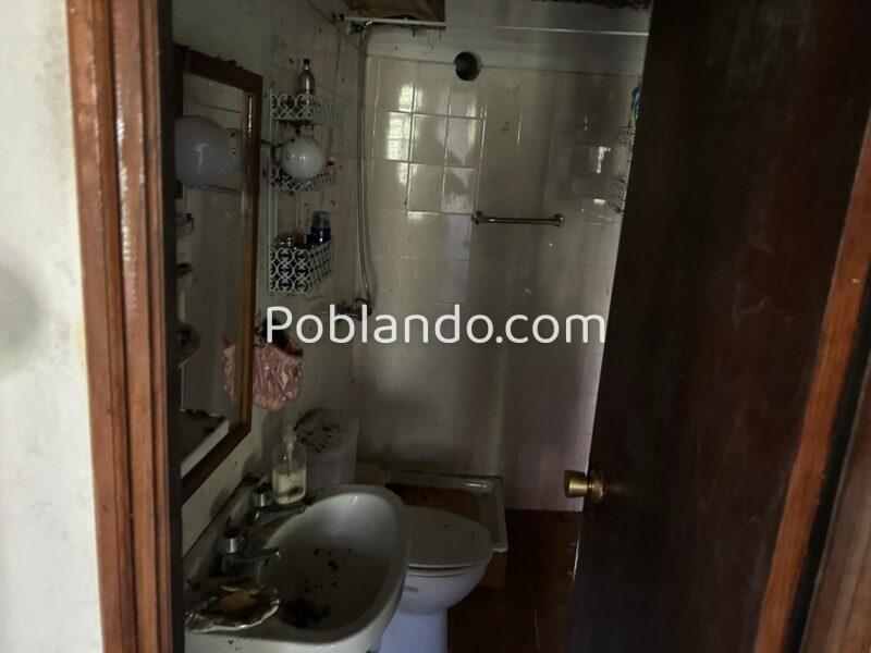 Dos casas en la Ribera sacra con rio a pie de finca.