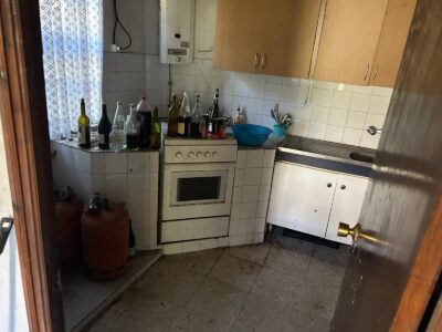 Dos casas en la Ribera sacra con rio a pie de finca.