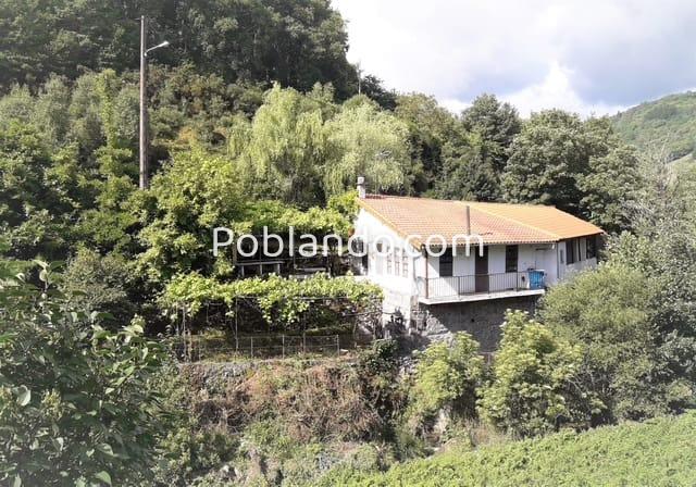 Dos casas en la Ribera sacra con rio a pie de finca.