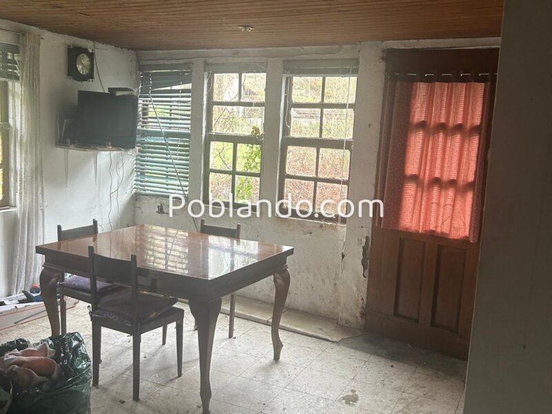 Dos casas en la Ribera sacra con rio a pie de finca.