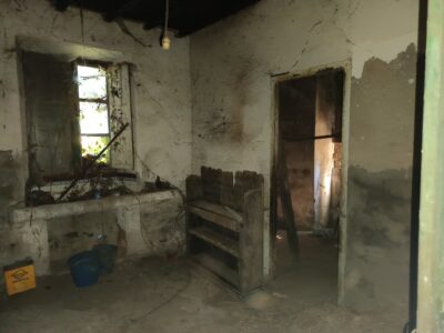 Casa a rehacer en parcela de 11.000m2