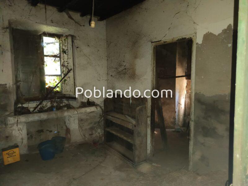 Casa a rehacer en parcela de 11.000m2