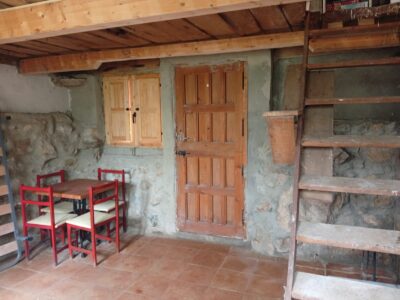 FINCA RÚSTICA CON HÓRREO Y CASA DE PIEDRA A REHABILITAR