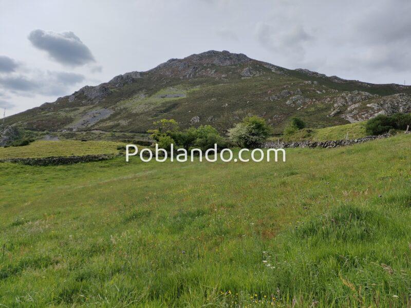 FINCA RÚSTICA CON CABAÑA DE PIEDRA EN ASTURIAS