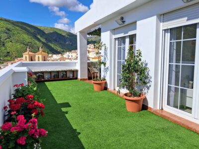 Ático de diseño con gran terraza y vistas, listo para entrar a vivir– Ideal para parejas