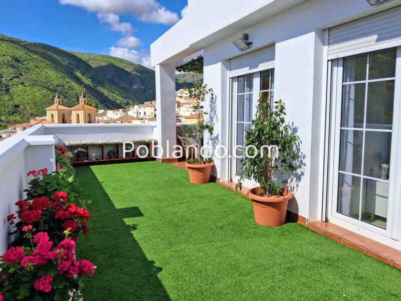 Ático de diseño con gran terraza y vistas, listo para entrar a vivir– Ideal para parejas