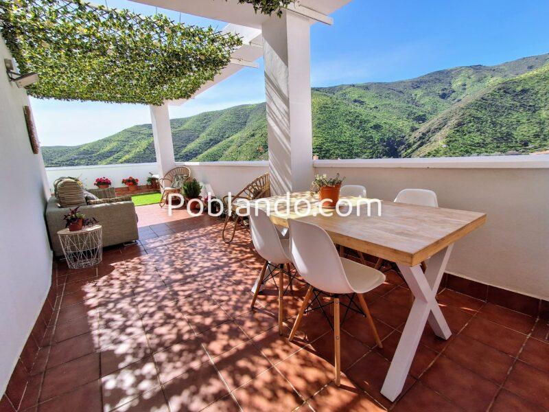 Ático de diseño con gran terraza y vistas, listo para entrar a vivir– Ideal para parejas