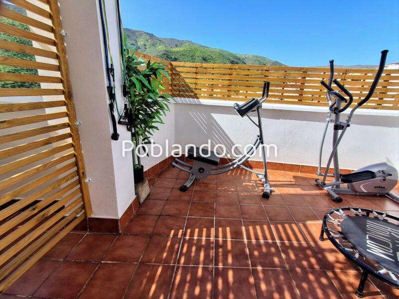Ático de diseño con gran terraza y vistas, listo para entrar a vivir– Ideal para parejas
