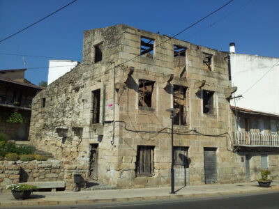 Casa tradicional de piedra en estructura