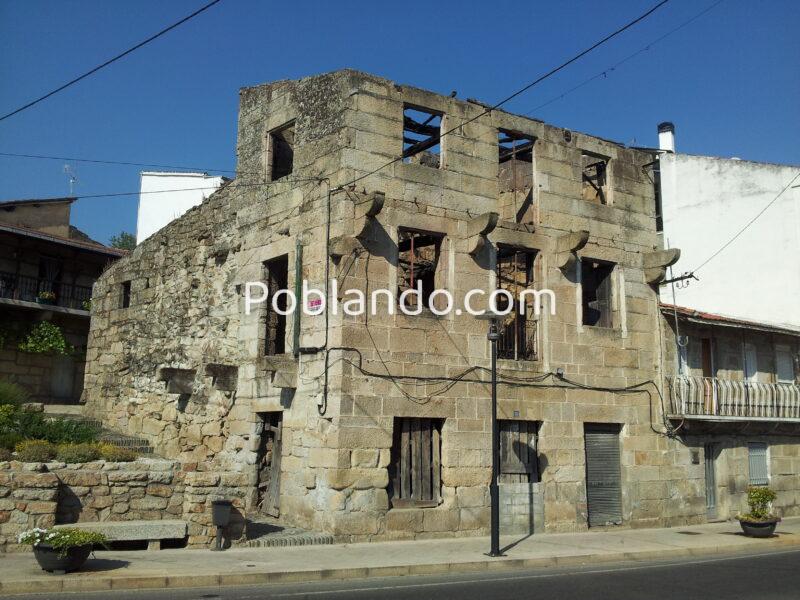Casa tradicional de piedra en estructura