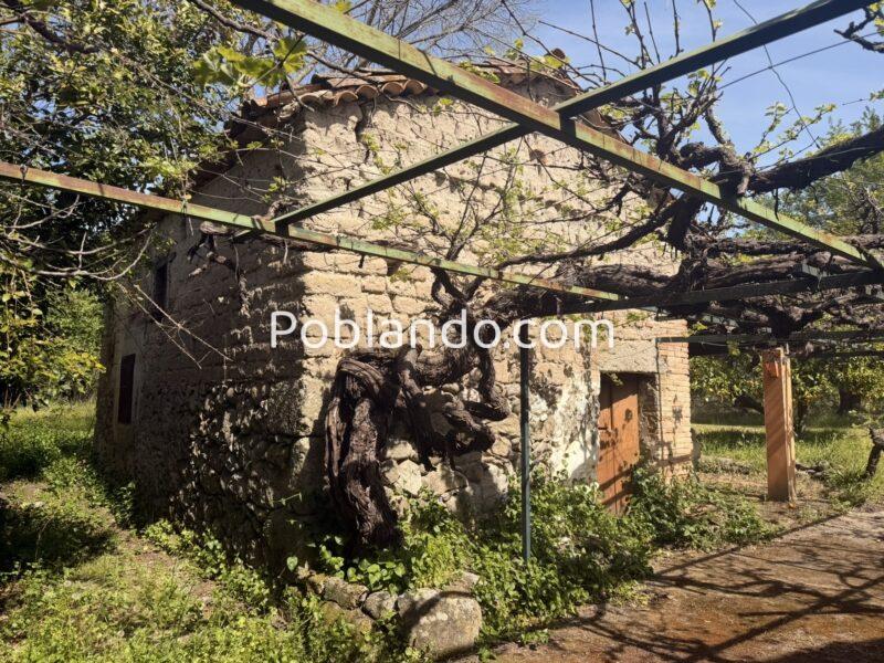 Conjunto De Casa Y Sequeros Legalizados plena naturaleza – El Raso (Cáceres/Ávila)