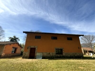 Conjunto De Casa Y Sequeros Legalizados plena naturaleza – El Raso (Cáceres/Ávila)