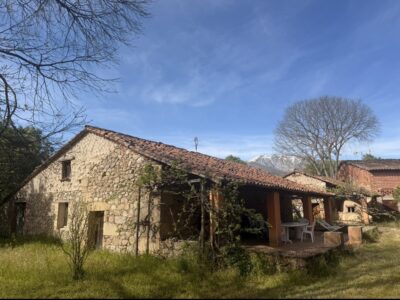 Conjunto De Casa Y Sequeros Legalizados plena naturaleza – El Raso (Cáceres/Ávila)