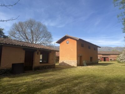 Conjunto De Casa Y Sequeros Legalizados plena naturaleza – El Raso (Cáceres/Ávila)