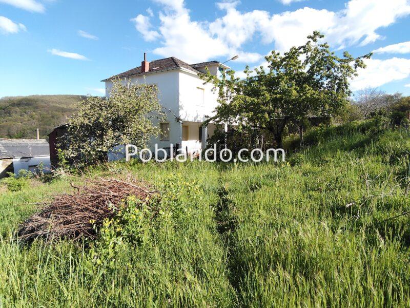 Exclusivo Conjunto Rural en Moldes: Vivienda de 200 m², Edificación de Piedra y Finca Privada.
