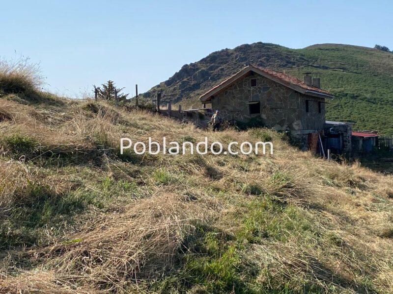 🏔️ ¡OCASIÓN ÚNICA EN ASTURIAS! Cabaña Rural con Finca de 8.500 m² en Mayáu Espines (Moreda)