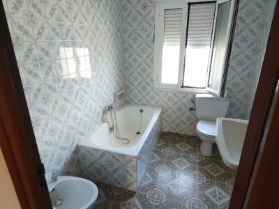 Exclusivo Conjunto Rural en Moldes: Vivienda de 200 m², Edificación de Piedra y Finca Privada.