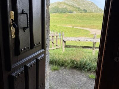🏔️ ¡JOYAS DE ASTURIAS! Cabaña de Montaña en Salcedo de Quirós – Un refugio entre las nubes y los picos de Asturias
