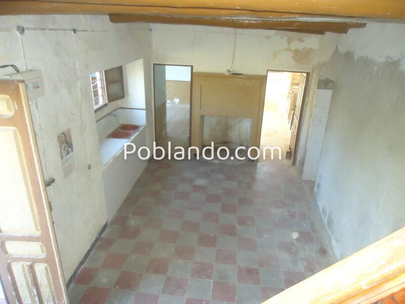Vendo antiguo cortijo de 264 metros cuadrados construidos y 37296 metros cuadrados de parcela de olivar.