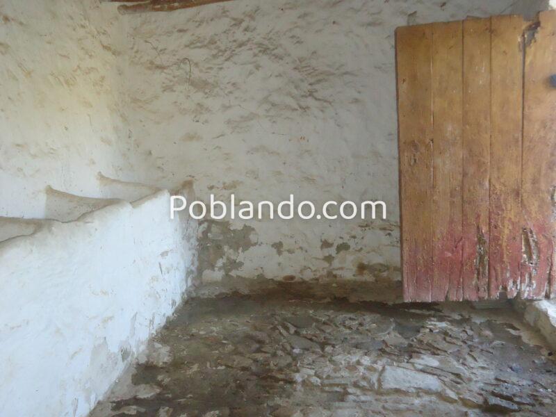 Vendo antiguo cortijo de 264 metros cuadrados construidos y 37296 metros cuadrados de parcela de olivar.