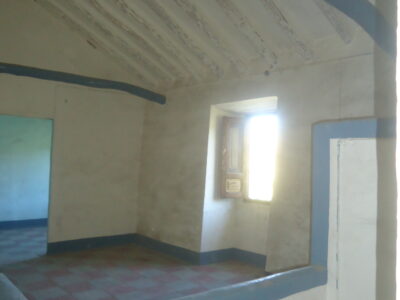 Vendo antiguo cortijo de 264 metros cuadrados construidos y 37296 metros cuadrados de parcela de olivar.