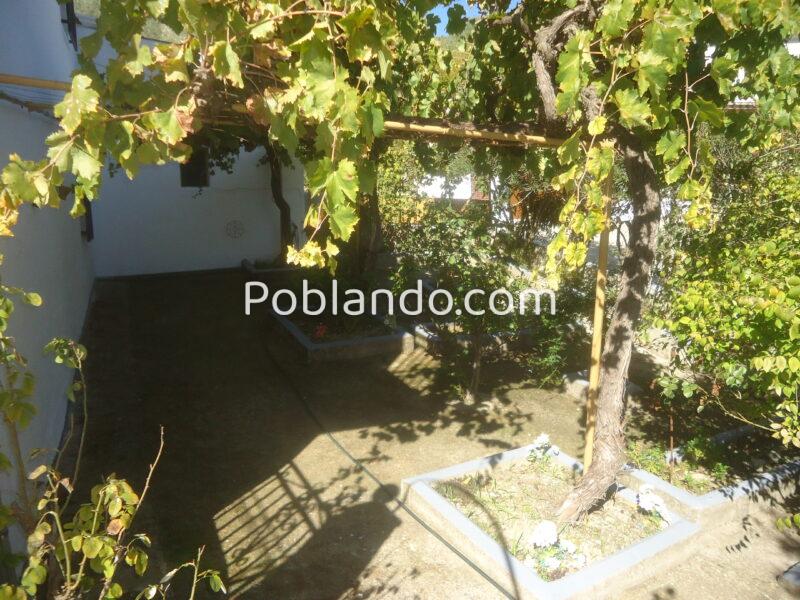 Vendo chalet con 276 metros cuadrados construidos y 691 metros cuadrados de terreno.
