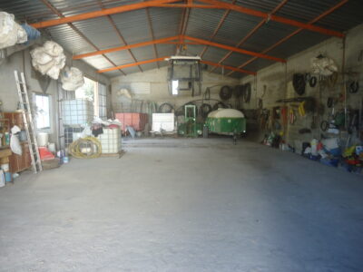 Vendo nave de 200 metros cuadrados y un terreno de 6768 metros cuadrados de terreno de olivar.