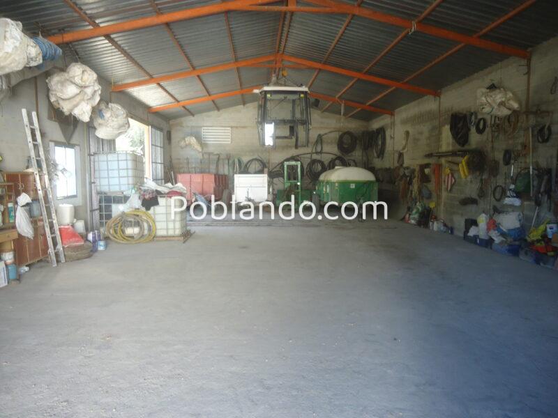 Vendo nave de 200 metros cuadrados y un terreno de 6768 metros cuadrados de terreno de olivar.