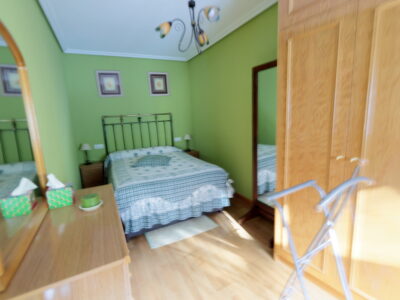 CASA CON TERRENO ¿Buscas desconexión, calidad de vida y el encanto de una casa auténtica? Esta es tu oportunidad. Presentamos esta preciosa vivienda unifamiliar que combina a la perfección la arquitectura tradicional de piedra y madera con todas las comodi