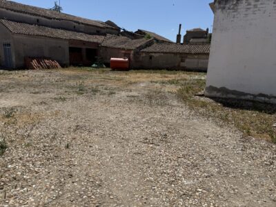 Terreno en el centro del pueblo con casa para rehabilitar