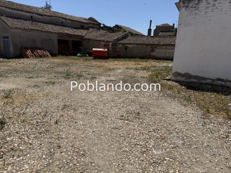 Terreno en el centro del pueblo con casa para rehabilitar