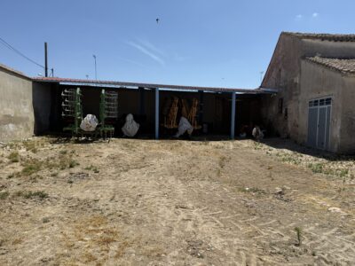 Terreno en el centro del pueblo con casa para rehabilitar