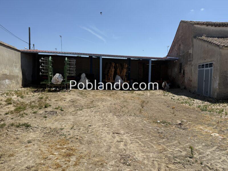 Terreno en el centro del pueblo con casa para rehabilitar