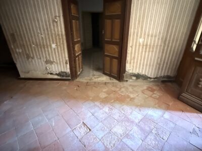 Terreno en el centro del pueblo con casa para rehabilitar