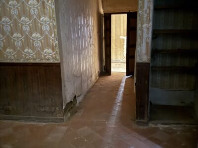 Terreno en el centro del pueblo con casa para rehabilitar