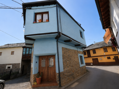 Casa Rústica de Piedra en el Camino de Santiago con Jardín