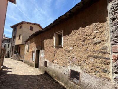Casa de pueblo con encanto para reformar