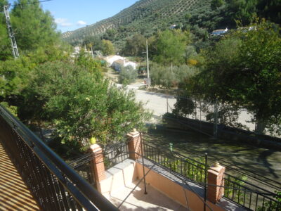 Vendo chalet con 276 metros cuadrados construidos y 691 metros cuadrados de terreno.