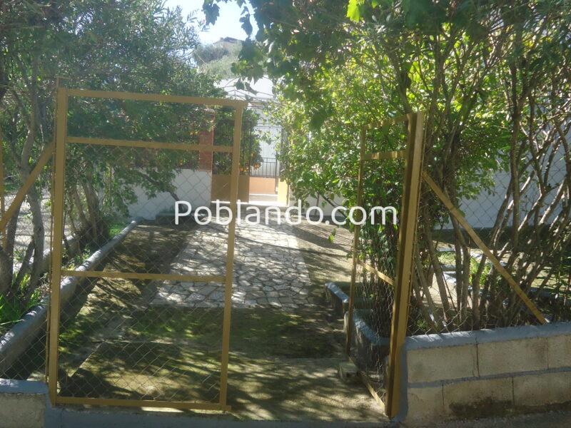 Vendo chalet con 276 metros cuadrados construidos y 691 metros cuadrados de terreno.